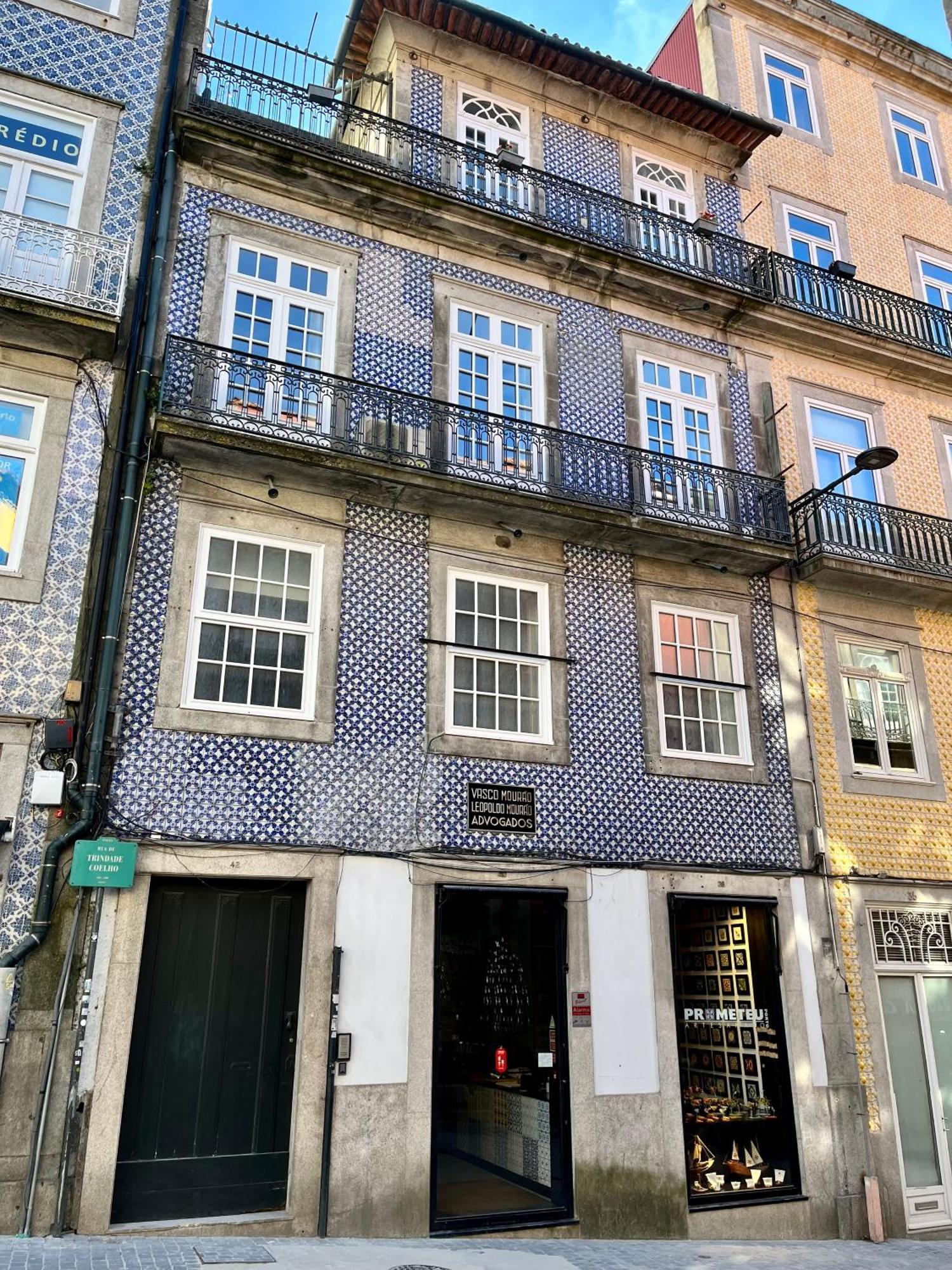 Cardosas Gem - Historic Ap 1F Apartment Porto Luaran gambar
