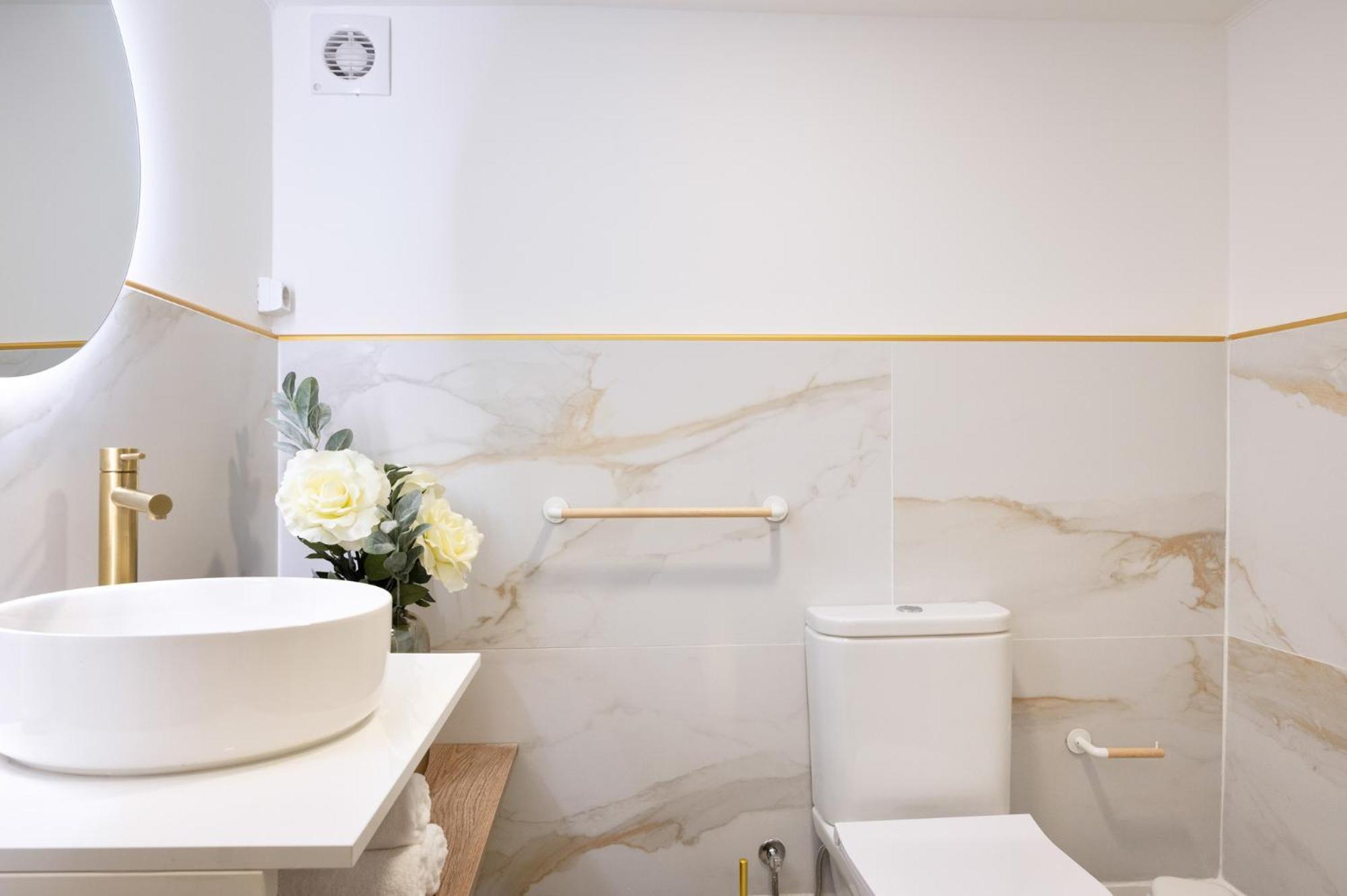 Cardosas Gem - Historic Ap 1F Apartment Porto Luaran gambar