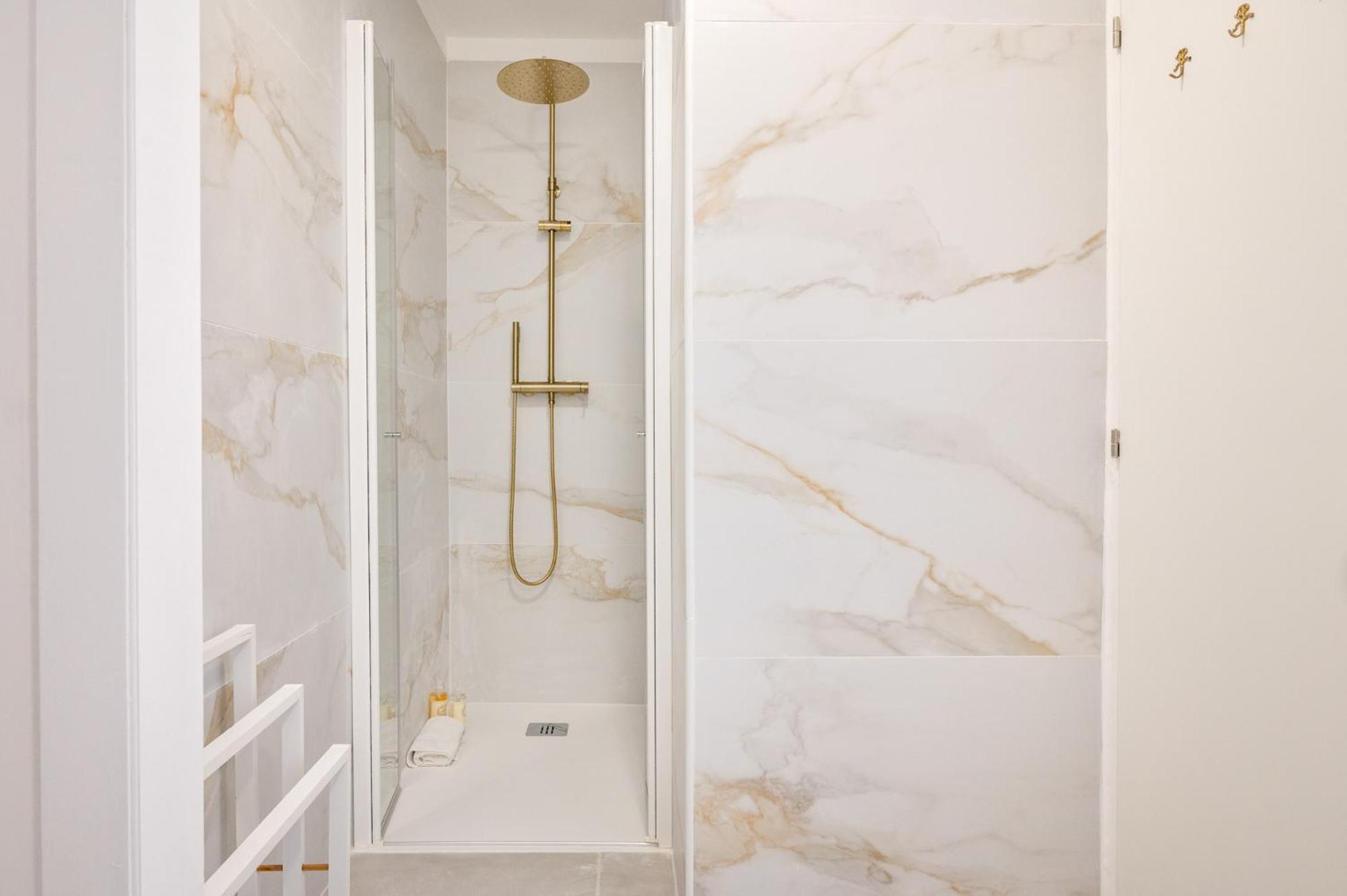 Cardosas Gem - Historic Ap 1F Apartment Porto Luaran gambar